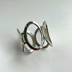 Beautiful silver tone bangle bracelet